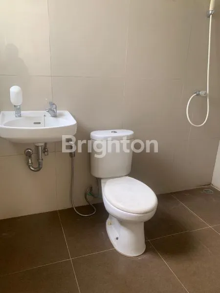 image RUMAH 2 LANTAI SIAP HUNI DI CLUSTER RAFFLESIA TANJUNG BUNGA (8)