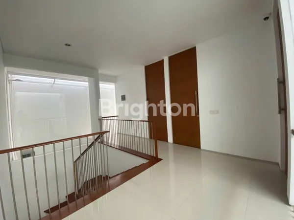 image RUMAH CITRALAND SOMERSET 2 LANTAI SIAP HUNI (4)