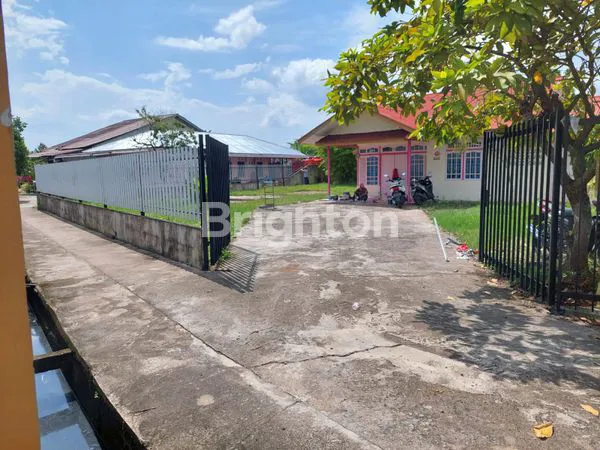 RUMAH DENGAN TANAH YANG SUPER LUAS DI PURNAMA