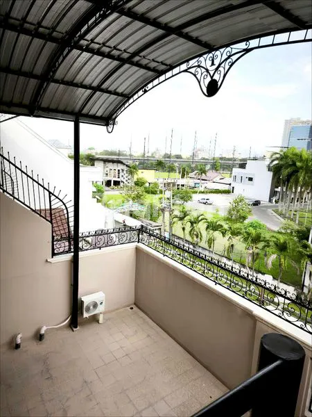 image DISEWAKAN. VILLA MEWAH, KOMPLEK SARI MAS, JL. PUTRI HIJAU. SEMI FURNISHED. 800 METER DARI MALL DELIPARK PODOMORO (8)