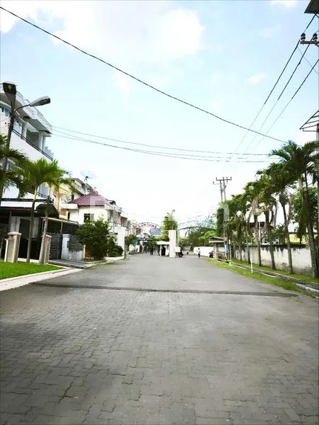 image DISEWAKAN. VILLA MEWAH, KOMPLEK SARI MAS, JL. PUTRI HIJAU. SEMI FURNISHED. 800 METER DARI MALL DELIPARK PODOMORO (2)