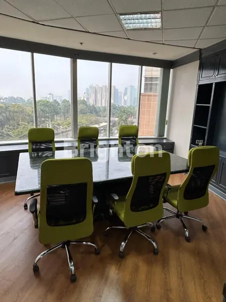 RUANG KANTOR FURNISHED STRATEGIS LANGKA MENARA SUDIRMAN JAKARTA PUSAT