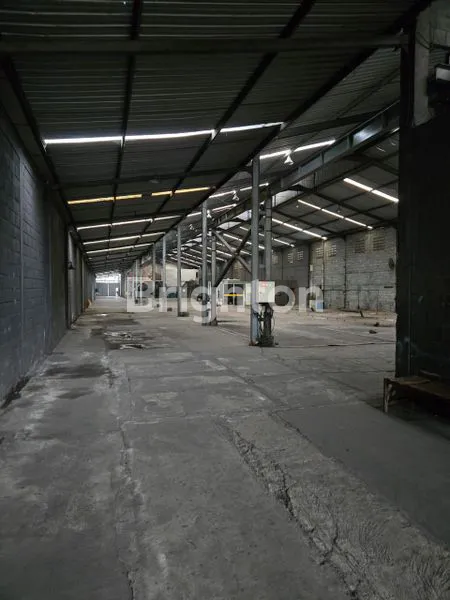 image GUDANG LUASAN BANGUNAN 4000 DEKAT KOTA MALANG (2)