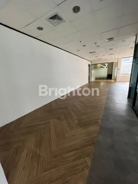 image RUANG KANTOR SEMI FURNISHED STRATEGIS LANGKA MENARA SUDIRMAN JAKARTA PUSAT (4)