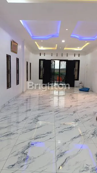 image RUMAH MEGAH DAN BERTINGKAT DEKAT KAMPUS UNIMED DAN CITRALAND CITY (8)