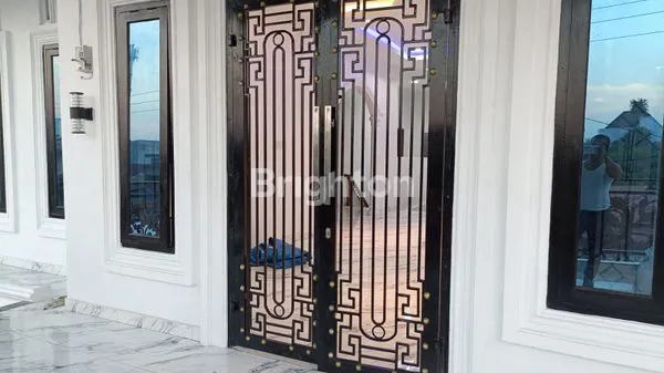 image RUMAH MEGAH DAN BERTINGKAT DEKAT KAMPUS UNIMED DAN CITRALAND CITY (5)