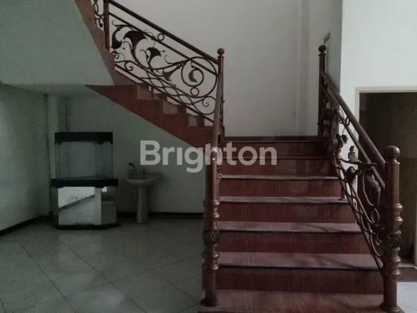 image RUKO STRATEGIS DI JL. MAJAPAHIT SEMARANG, LT 375M² (6)