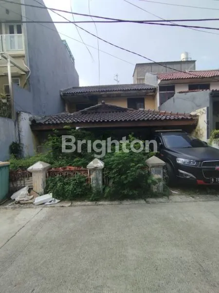 image DI JUAL CEPAT RUMAH TUA HITUNG TANAH SAJA. KOMPLEK TENANG AMAN DAN NYAMAN, DEKAT BERBAGAI FASILITAS UMUM (1)