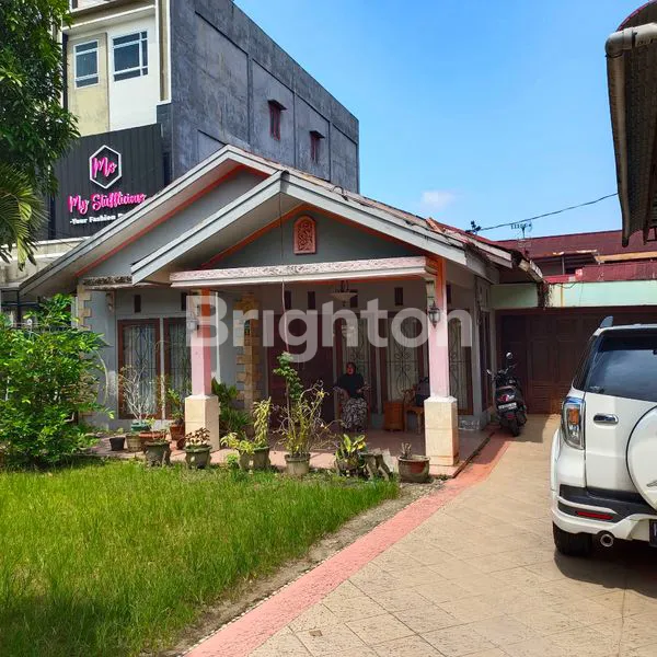 RUMAH PINGGIR JALAN HARGA DISKON DI JL HM. SUWIGNYO, PONTIANAK KOTA