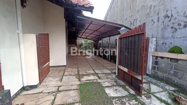 image RUMAH SANGAT STRATEGIS DAN LUAS DI KLAPADUA  (6)