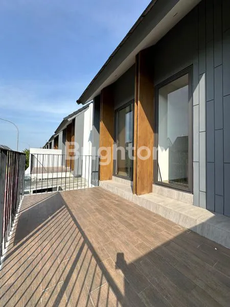 image RUMAH BARU BAGUS SIAP HUNI LOKASI PERSIS DI DEPAN TAMAN PERUMAHAN WISTERIA CAKUNG JAKARTA TIMUR (3)