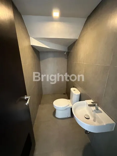 image RUMAH BARU BAGUS SIAP HUNI LOKASI PERSIS DI DEPAN TAMAN PERUMAHAN WISTERIA CAKUNG JAKARTA TIMUR (4)