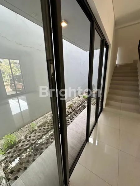 image RUMAH BARU BAGUS SIAP HUNI LOKASI PERSIS DI DEPAN TAMAN PERUMAHAN WISTERIA CAKUNG JAKARTA TIMUR (5)