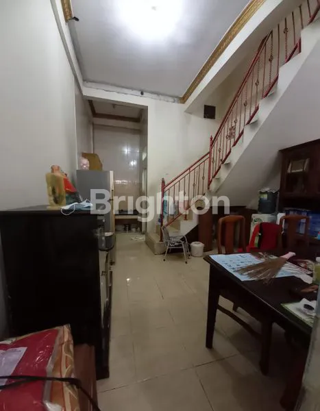 image TINGGAL NYAMAN & KULINERAN GAMPANG, RUMAH 3 LANTAI JELAMBAR SIAP HUNI (2)