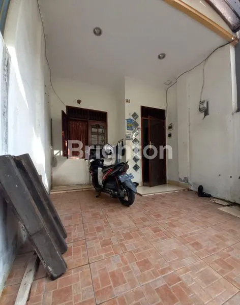 image TINGGAL NYAMAN & KULINERAN GAMPANG, RUMAH 3 LANTAI JELAMBAR SIAP HUNI (1)