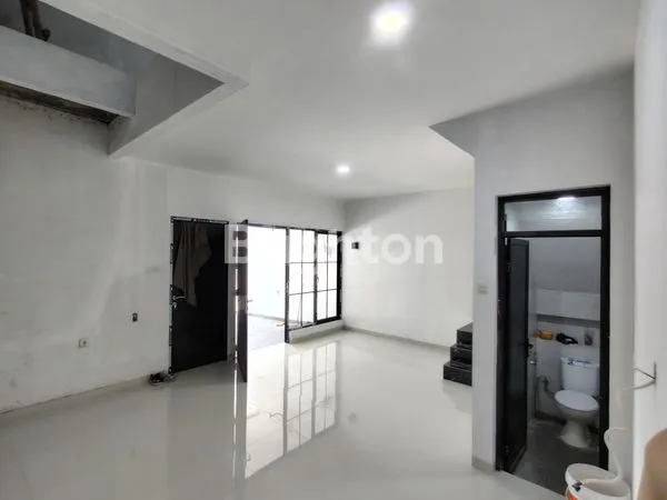 image RUMAH BARU 2 LANTAI MERUYA UTARA JAKARTA BARAT LEBAR 6 (3)
