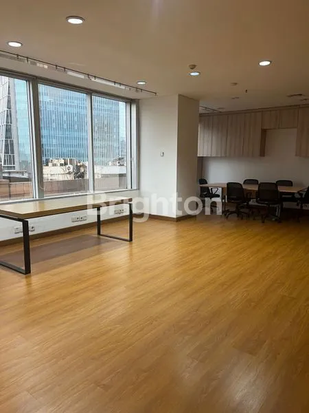 image RUANG KANTOR SEMI FURNISHED STRATEGIS LANGKA MENARA SUDIRMAN JAKARTA PUSAT (8)