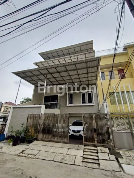 image RUMAH TINGGAL MEWAH DAN LUXURY TIGA SETENGAH LANTAI BERIKUT INTERIORNYA. LOKASINYA SANGAT STRATEGIS, AKSES MUDAH KEMANA MANA. PLUIT JAKARTA UTARA (8)