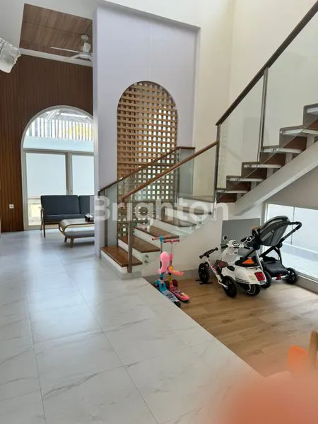 image RUMAH MEWAH KEBONSARI, SURABAYA SELATAN DEKAT SEKOLAH AL-HIKMAH, TOL & JALAN AHMAD YANI (3)