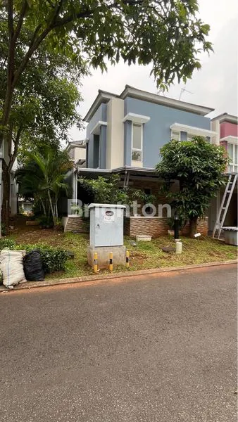 image RUMAH HOEK TERAWAT 2LT CLUSTER THOMSON GADING SERPONG  (4)