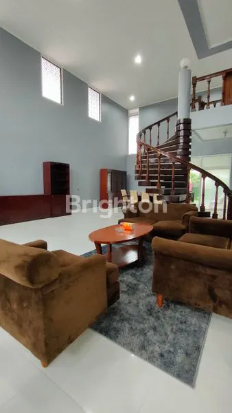 image RUMAH BAGUS, TERAWAT & SIAP HUNI BISA UNTUK USAHA, KANTOR FULL FURNISHED DI SETRA SARI BANDUNG (2)
