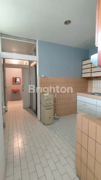 image RUMAH BAGUS, TERAWAT & SIAP HUNI BISA UNTUK USAHA, KANTOR FULL FURNISHED DI SETRA SARI BANDUNG (3)