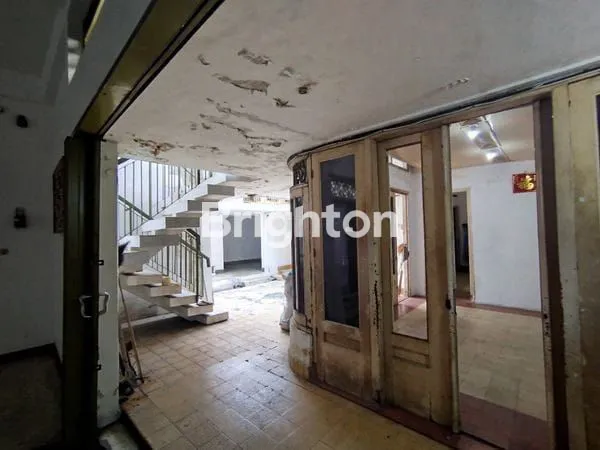 image RUKO STRATEGIS TENGAH KOTA PUSAT KERAMAIAN DI JALAN RADJIMAN DEKAT PASAR KLEWER (4)