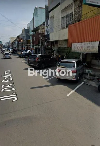 image RUKO STRATEGIS TENGAH KOTA PUSAT KERAMAIAN DI JALAN RADJIMAN DEKAT PASAR KLEWER (3)