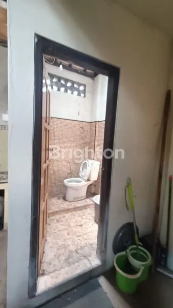 image RUKO STRATEGIS TENGAH KOTA PUSAT KERAMAIAN DI JALAN RADJIMAN DEKAT PASAR KLEWER (6)