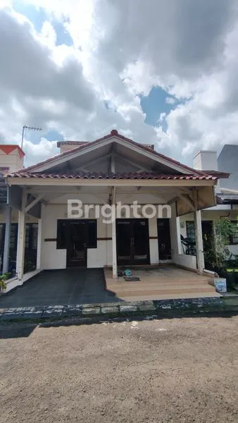 RUMAH 2 LANTAI BERSIH, RENOVASI BARU SIAP HUNI MODERNLAND TANGERANG