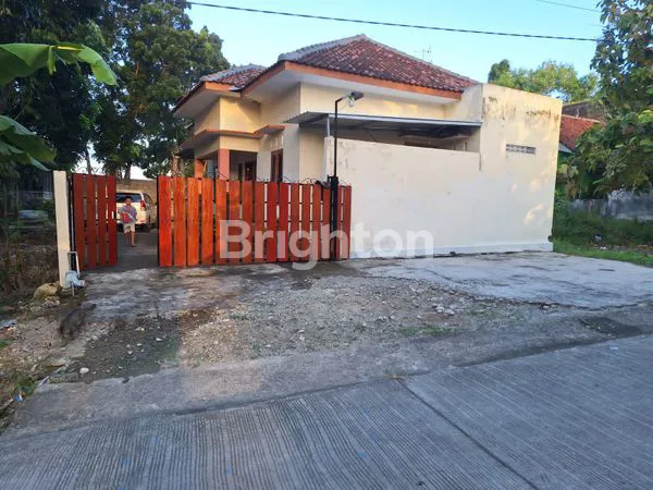 RUMAH CANTIK LUAS, STRATEGIS, SELATAN UMY