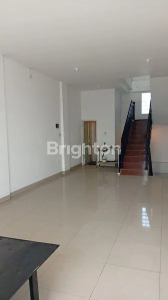 image RUKO 3 LANTAI DI NOL JALAN RAYA WISMA LIDAH KULON (2)