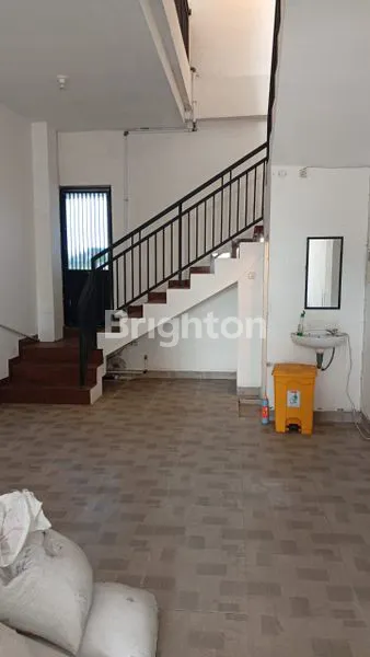 image RUKO 3 LANTAI DI NOL JALAN RAYA WISMA LIDAH KULON (4)