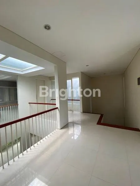 image BISA KPR EASTWOOD SEMI FURNISHED MAIN ROAD CLUSTER (6)