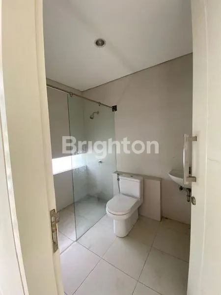 image BISA KPR EASTWOOD SEMI FURNISHED MAIN ROAD CLUSTER (7)