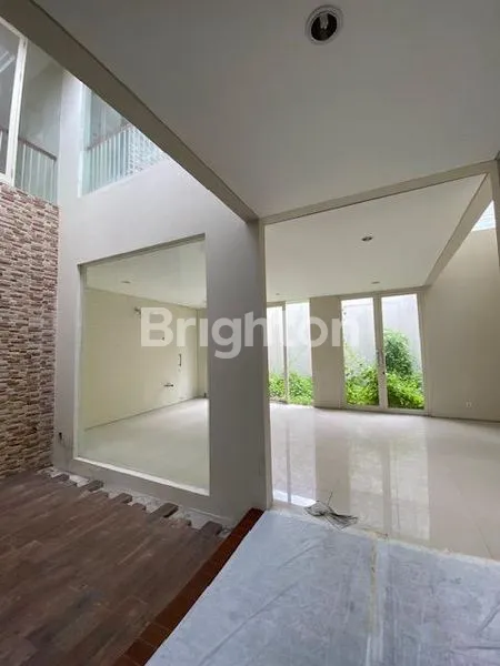 image BISA KPR EASTWOOD SEMI FURNISHED MAIN ROAD CLUSTER (3)