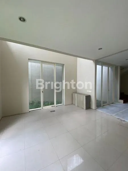 image BISA KPR EASTWOOD SEMI FURNISHED MAIN ROAD CLUSTER (8)