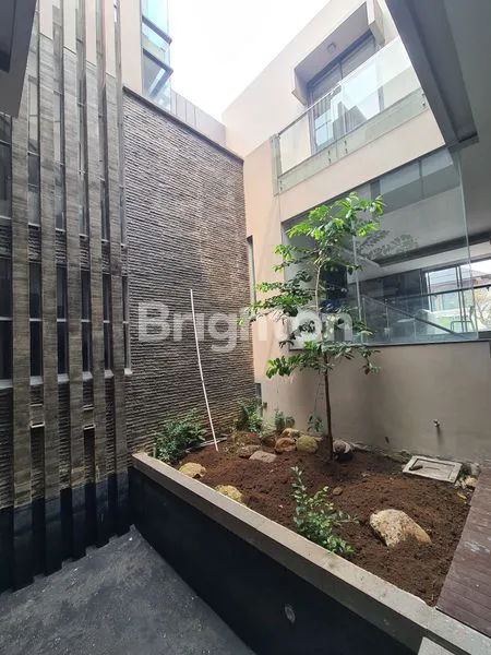 image RUMAH MEWAH CITRALAND UTAMA RAFFLES GARDEN DENGAN PRIVATE LIFT SIAP HUNI FURNISHED (3)
