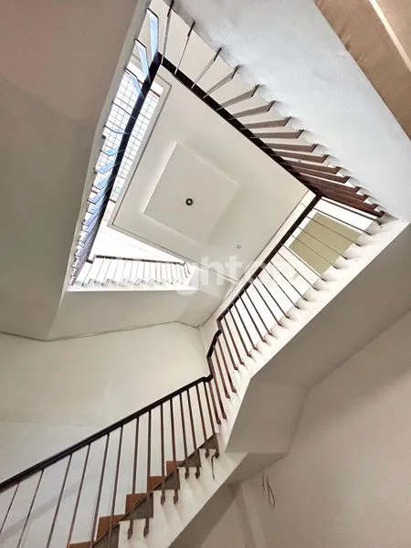image DIJUAL CEPAT RUMAH BARU UNFURNISHED TAMBORAJEMBATAN LIMA, JAKBAR (3)