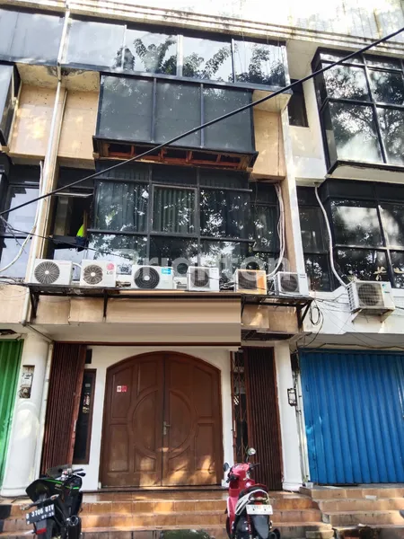RUMAH KOST AKTIF LOKASI STRATEGIS RUKO MANGGA DUA JAKARTA UTARA LEBAR 4,5M 9KT 4KM HGB HPL