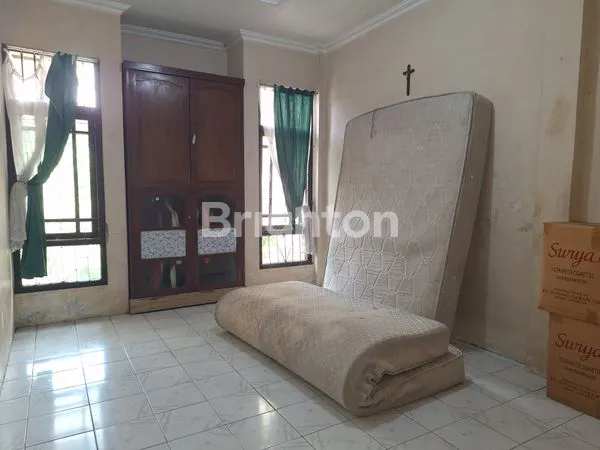 image RUMAH LUAS 2 LANTAI DI JL.KALIMANTAN, DEKAT PEREMPATAN KENTUNGAN & UGM (7)