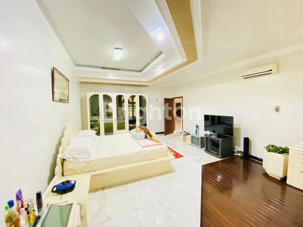 image RUMAH MEWAH DAN TERAWAT DI DHARMAHUSADA SURABAYA (4)