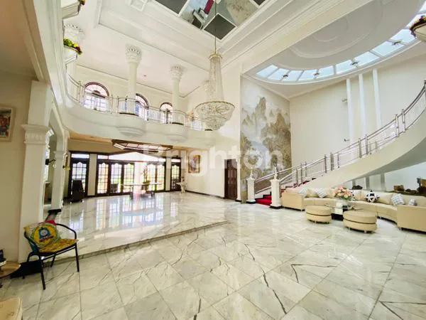 image RUMAH MEWAH DAN TERAWAT DI DHARMAHUSADA SURABAYA (7)