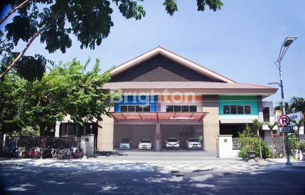 image PUSAT KOTA GEDUNG SHOWROOM BERKONSEP GREEN BUILDING DI LOKASI STRATEGIS SIAP DITEMPATI  (1)