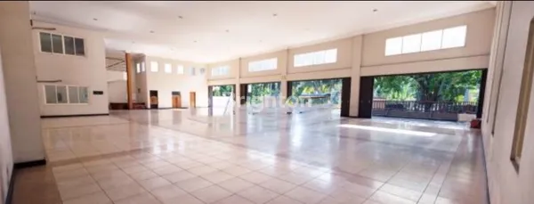 image PUSAT KOTA GEDUNG SHOWROOM BERKONSEP GREEN BUILDING DI LOKASI STRATEGIS SIAP DITEMPATI  (3)