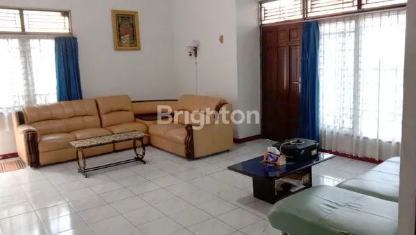 image RUMAH CANTIK DENGAN HALAMAN LUAS DAN HARGA NEGOTIABLE DI PONTIANAK (5)