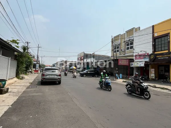 image SEWA RUKO MANUKAN LOR BISA NEMPEL BILLBOARD BESAR UNTUK BRANDING USAHA (2)
