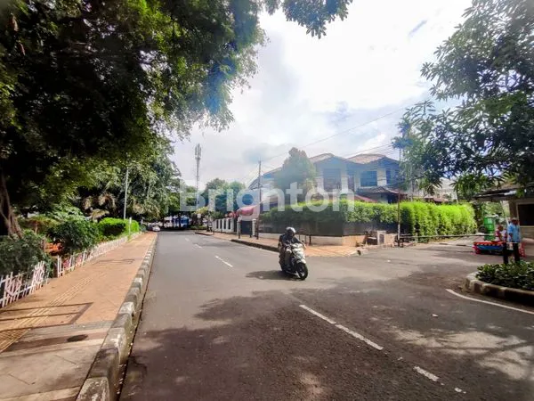 image RUMAH MEWAH HOOK 2 LANTAI DI PERUMAHAN PULO MAS JAKARTA TIMUR (7)