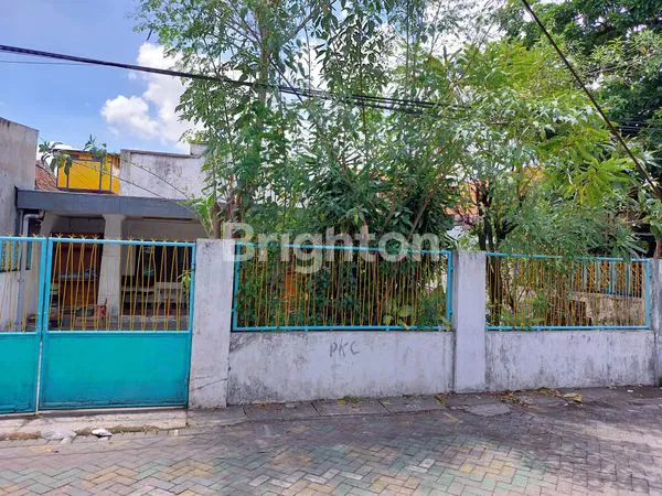 image RUMAH LAMA KEDUNGDORO HITUNG TANAH COCOK UNTUK KOS2AN DI TENGAH KOTA DEKAT ARJUNO TIDAR PASAR KEMBANG KRANGGAN BLAURAN EMBONG MALANG KEDUNGSARI TUNJUNGAN PLAZA GENTENG KALI BALIWERTI (1)