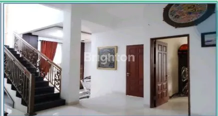 image RUMAH VILLA 3 LANTAI (1)